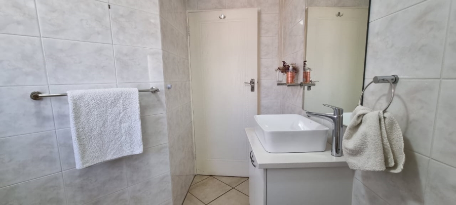 2 Bedroom Property for Sale in Heuwelsig Free State